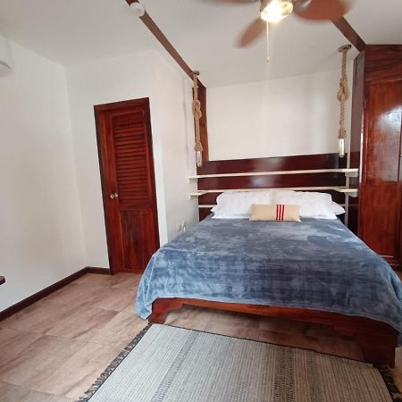 The Wooden House Hotel Puerto Villamil Kültér fotó