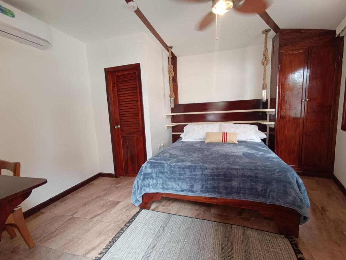The Wooden House Hotel Puerto Villamil Kültér fotó