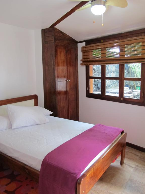 The Wooden House Hotel Puerto Villamil Kültér fotó
