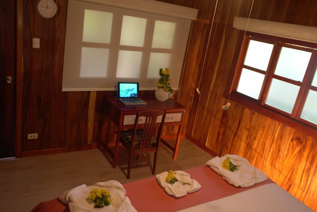 The Wooden House Hotel Puerto Villamil Kültér fotó