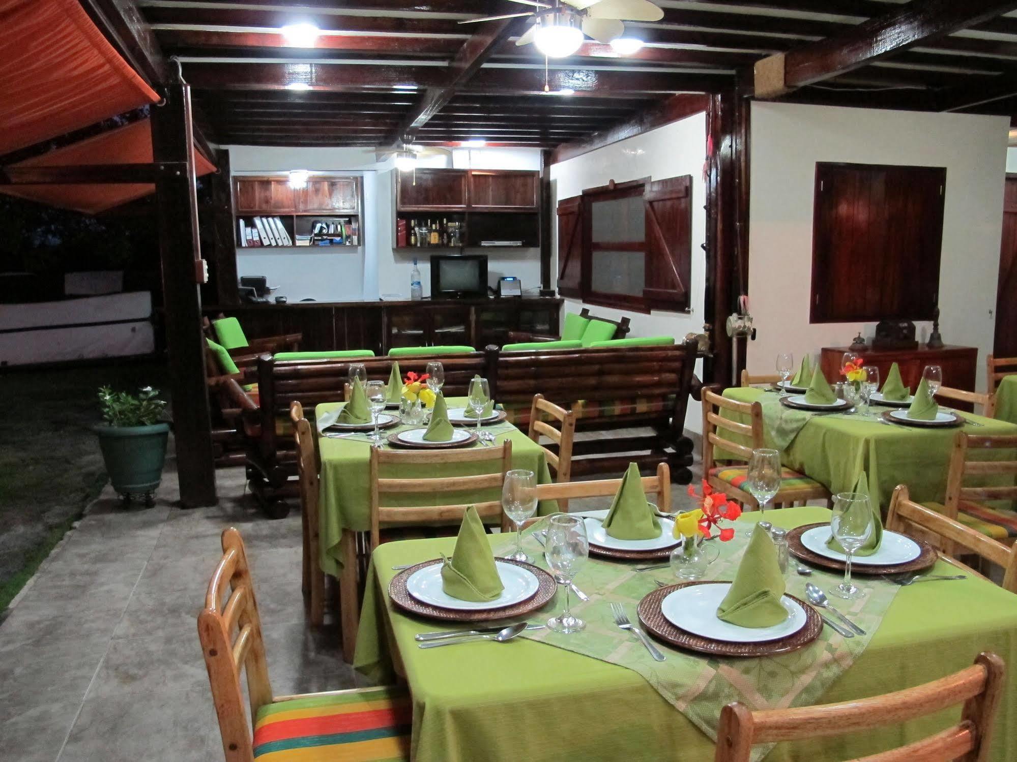 The Wooden House Hotel Puerto Villamil Kültér fotó