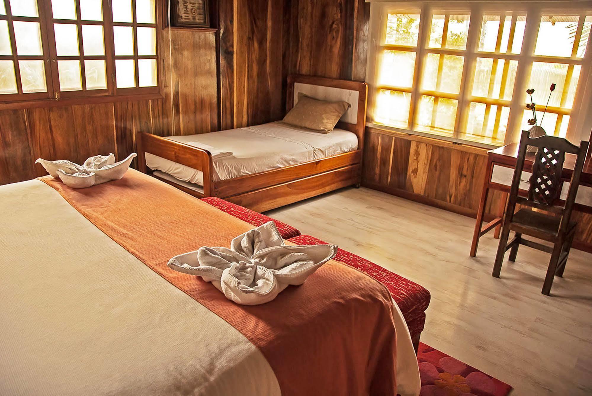 The Wooden House Hotel Puerto Villamil Kültér fotó