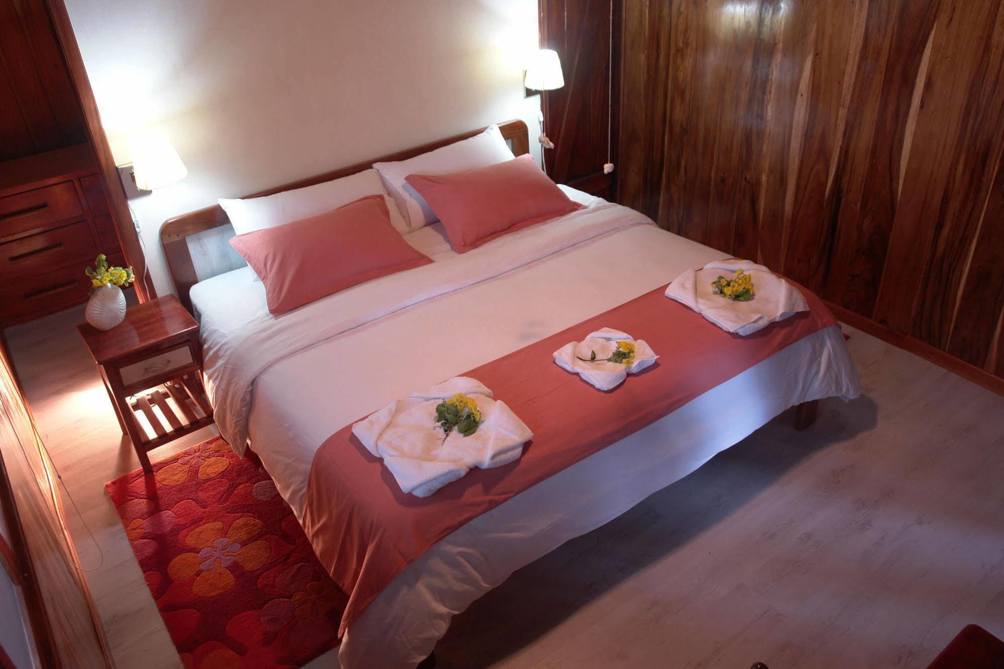 The Wooden House Hotel Puerto Villamil Kültér fotó