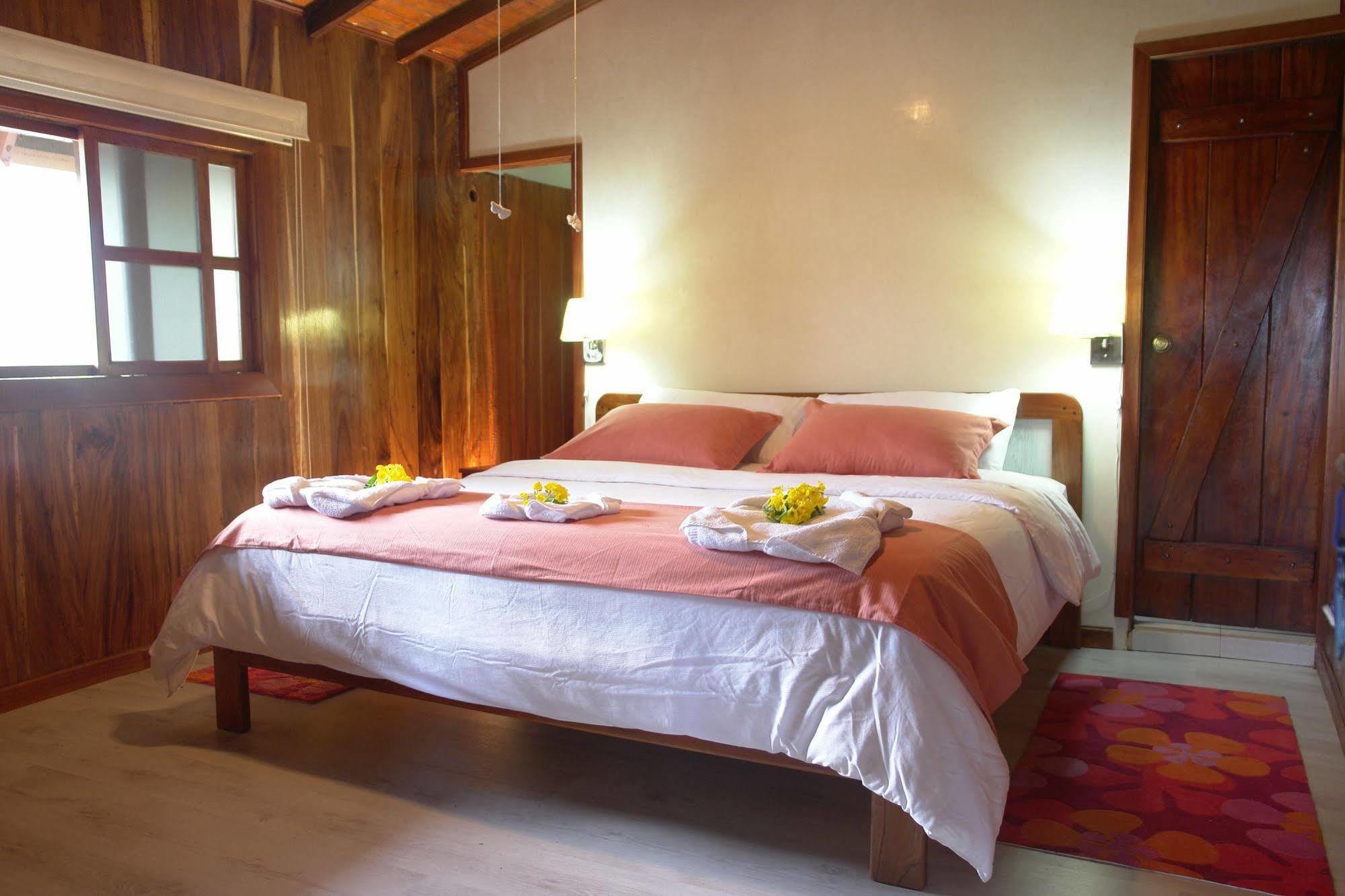 The Wooden House Hotel Puerto Villamil Kültér fotó