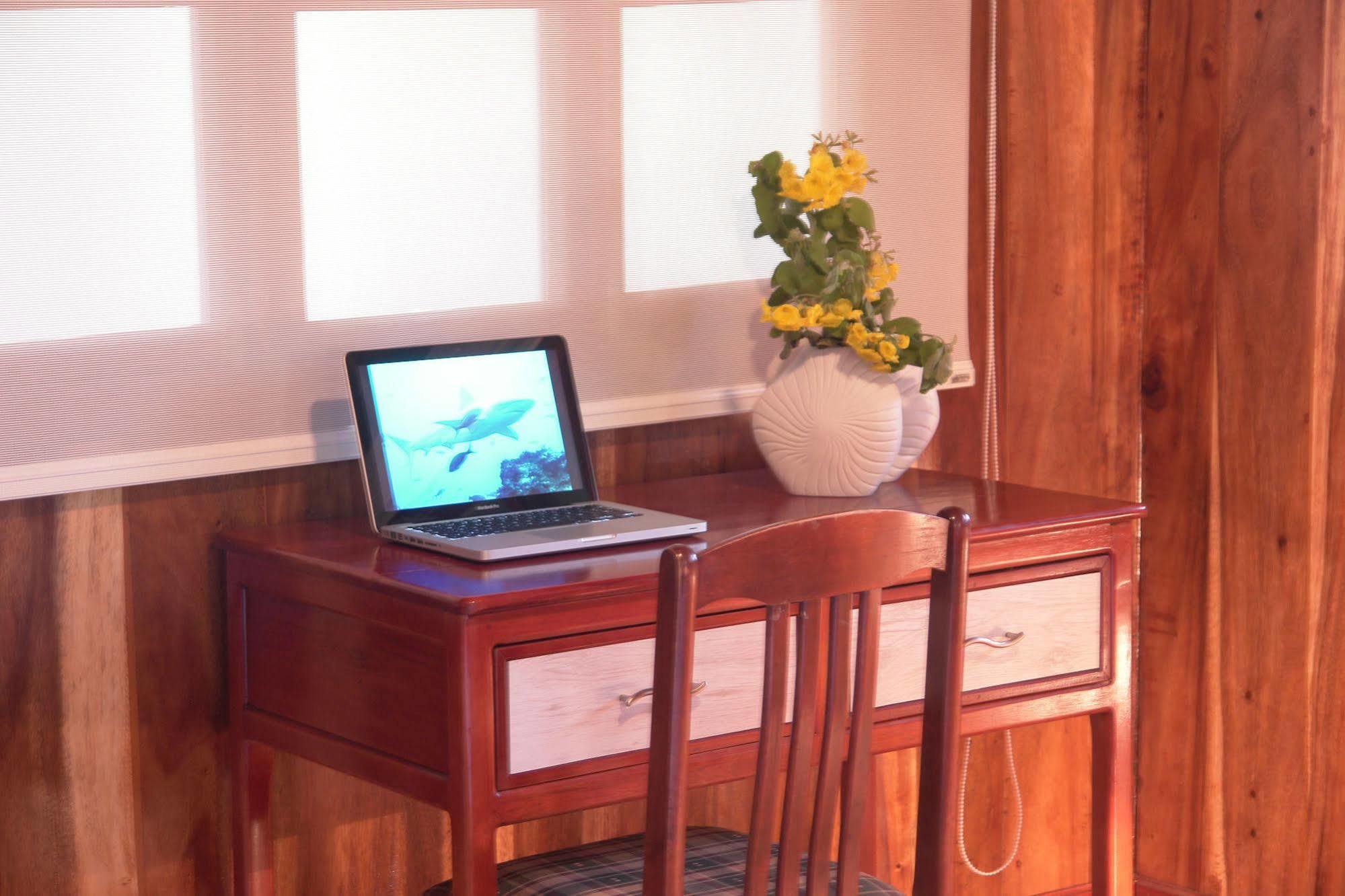 The Wooden House Hotel Puerto Villamil Kültér fotó