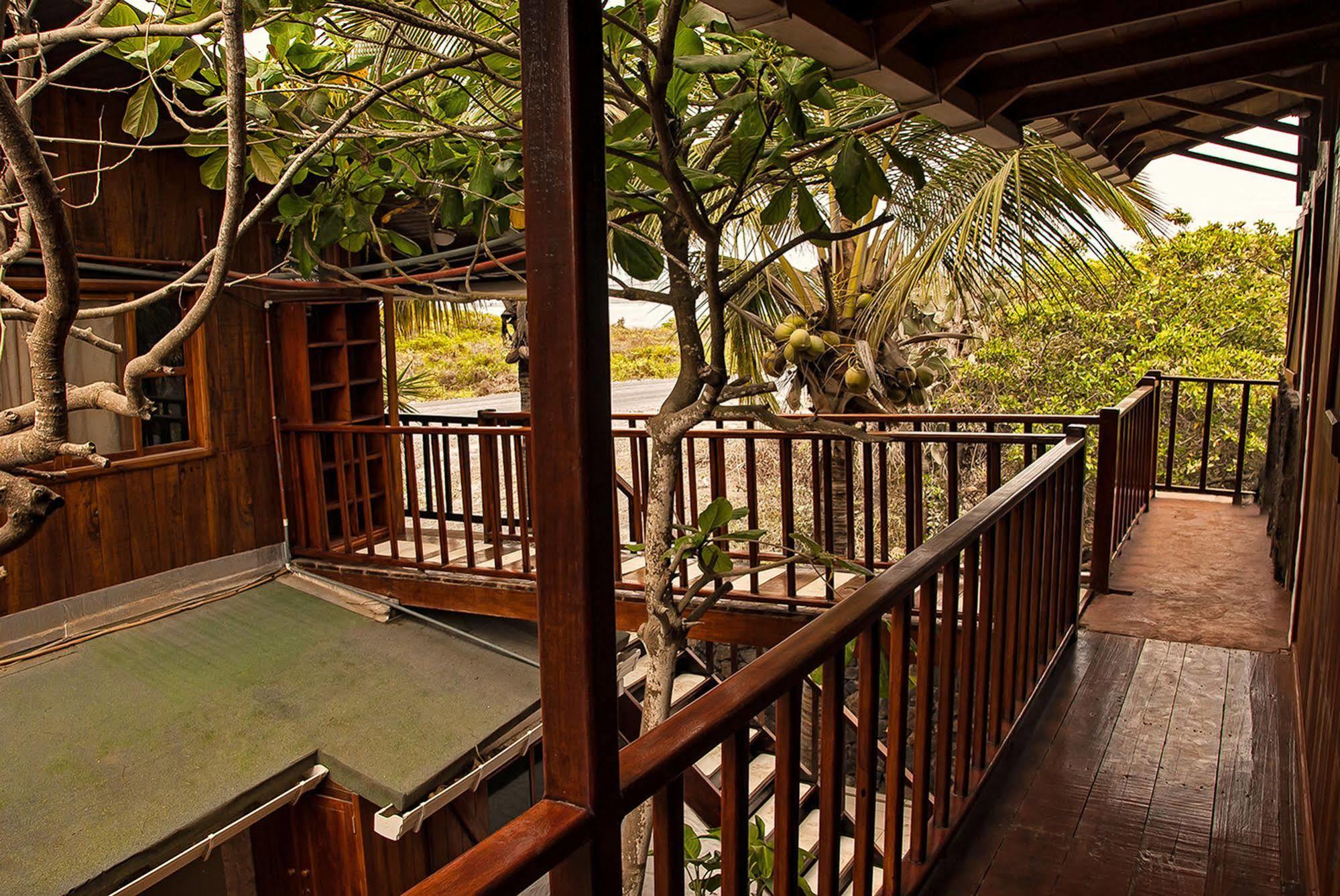 The Wooden House Hotel Puerto Villamil Kültér fotó